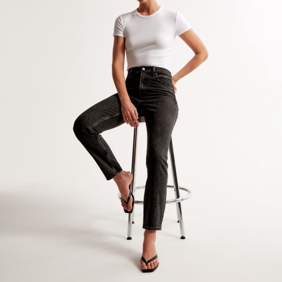 Abercrombie & Fitch High Rise Mom Jean Black Size 27 / 4 Short - Picture 2 of 11